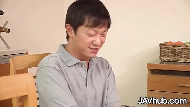 水木瑠奈将她的口交狂热转化为激烈的阴道抽插