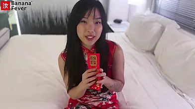 Die koreanische Schauspielerin Elle Lee erhält ein besonderes Geschenk zum chinesischen Neujahr von ihrem chinesischen Bewunderer.