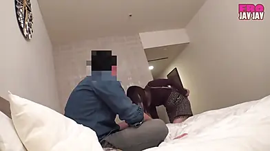 与冉冉升起的偶像美女的秘密会面