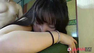 Experiência intensa em primeira pessoa de uma adolescente japonesa de baixa estatura