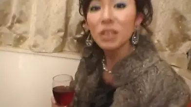 身材丰满的日本业余宝贝提供第一人称视角口交