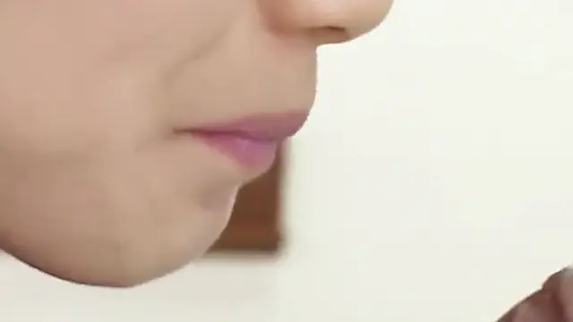 娇小日本业余爱好者享受激烈口交和性交
