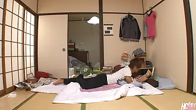 幸运男将精液射入日本美女宫村莲体内