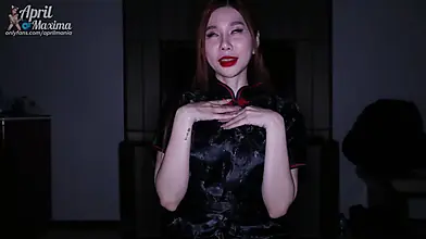 Zierliche asiatische Hentai-Schönheit erträgt harte Doppelpenetration