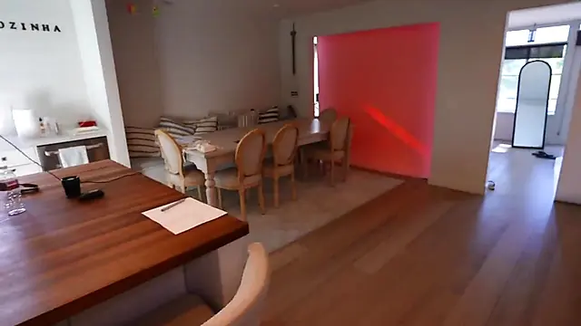 Vizinha asiática gostosa implora por uma penetração intensa em POV e gozo interno abundante.