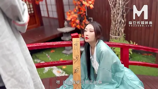 Chinese Costume Girl Sells Her Body to Bury Father