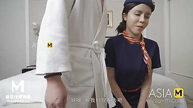 Encuentro romántico con una azafata morena de China.