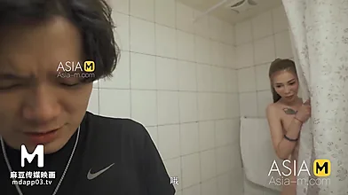 Tätowierte Chinesin gibt unvergesslichen Blowjob