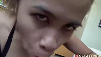 Une MILF philippine prend son pied lors d'une rencontre sexuelle brutale en POV dans un hôtel